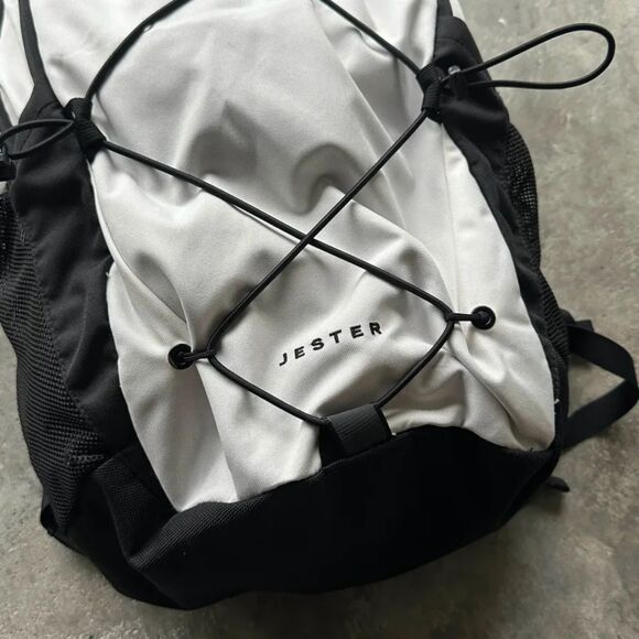 The North Face TNF White Jester Backpack 27L Laptop Bookbag - Picture 2 of 8
